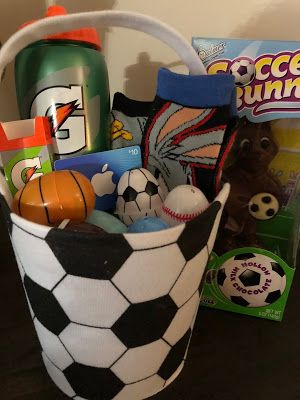 Soccer Easter Basket Ideas, Soccer Basket Ideas Gift For Boyfriend, Soccer Basket Ideas Gift, Soccer Gift Basket, Soccer Easter Basket, Easter Basket For Teens, Gifts For My Bf, Senior Basket, Easter Basket Ideas For Teens