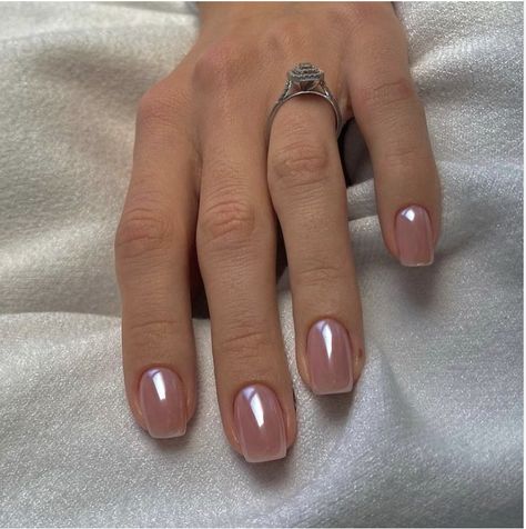 Natural Round Nail Designs, Nails Squoval Designs, Short Round Chrome Nails, Rounded Square Nails Designs, Builder Gel Short Nails, Short Sqovalnails, Square Pearl Nails, Builder Gel Nails Design Short Natural, Acrylic Overlay Nails Short Natural