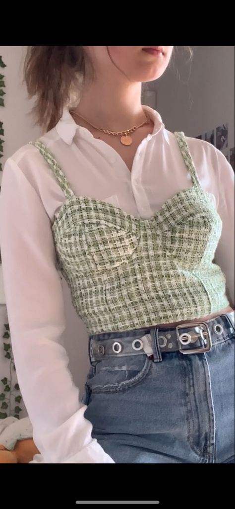 Very pretty aesthetic outfit 2022 fashion Preppy Corset Outfits, Top Over Top Outfit, Corset Over Sweater Outfit, Corset Layering Street Style, Corset And Collared Shirt, Corset With Shirt Underneath, Corset Tops Over Shirt, Indie Corset Outfit, Corset Top Work Outfit