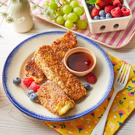 french toast sticks French Toast Sticks Recipe, Homemade French Toast, French Bread French Toast, French Toast Sticks, Brunch Restaurants, French Toast Bake, Christmas Brunch, Easter Brunch, Breakfast For Kids