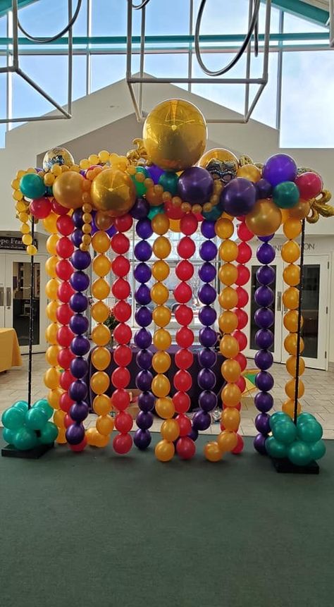 Link Balloon Wall, Mardi Gras Balloons, Entry Background, Mardi Gras Balloon Garland, Link Balloons Decoration, Link Balloons, Balloon Walls, Balloon Arch Decorations, Balloons Galore