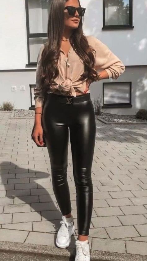 Fashion Outfits Summer, Look Legging, Fest Outfits, Latina Fashion Outfits, Leather Pants Women, Latina Fashion, Black Leather Pants, Dresses 2020, Summer Dress Outfits