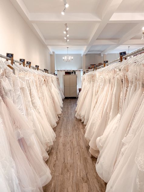 Wedding Dresses Store Interior Design, Wedding Dress Shopping Aesthetic, Bridal Shop Aesthetic, Bridal Shop Interior, Bridal Shop Ideas, Bridal Boutique Interior, Wedding Dress Boutique, Simple Lace Wedding Dress, Bridal Showroom