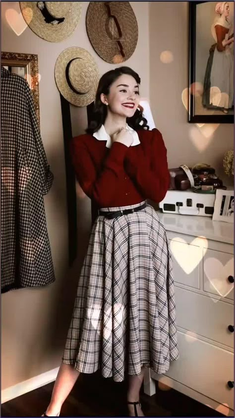 50s Inspired Outfits Vintage, Shirin Altsohn Outfits, Women’s Vintage Outfits, Cozy Vintage Outfits, 1950s Aesthetic Outfits, Outfit 50s Mujer, 1950 Outfits Women, Classic Vintage Outfits For Women, Shirinatra Outfits