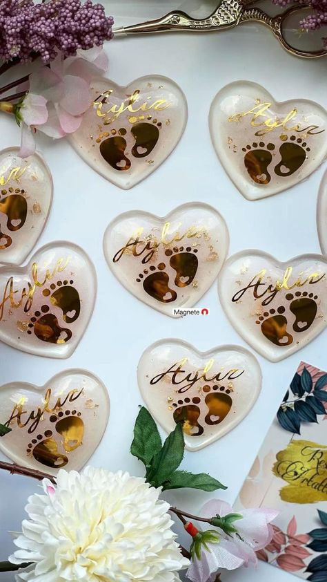 Easter Resin Ideas, Expositharz Diy, Diy Resin Tray, Diy Gifts To Sell, Flower Resin Jewelry, Resin Crafts Tutorial, Diy Resin Projects, Resin Art Painting, Resin Jewelry Diy