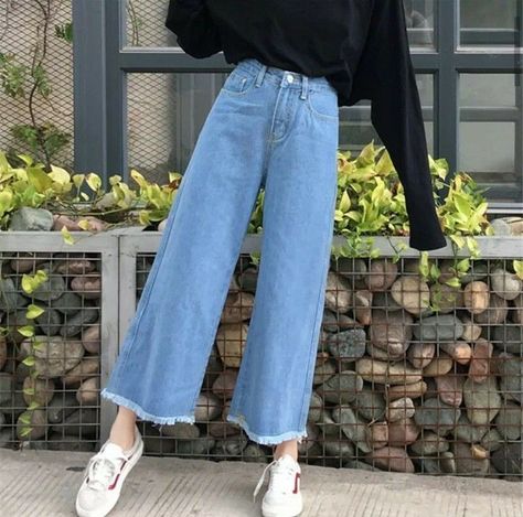 Celana Fashion, Looks Jeans, Blouse Casual Fashion, Fashion Top Outfits, Cute Dress Outfits, Korean Casual Outfits, Trendy Fashion Tops, Designer Dresses Casual, Fashionista Clothes