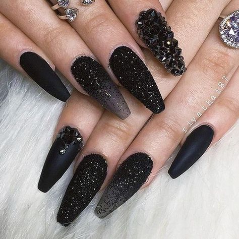 10 Chic Sparkle Nails - Page 5 of 5 - Inspired Beauty Black Nails With Glitter, Nails With Glitter, Matte Nail Art, Black Coffin Nails, Nagellack Trends, Matte Black Nails, Matte Nail, Black Nail Art, Black Nail Designs