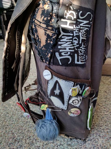 My battle backpack - Album on Imgur Alt Backpack Diy, Alt Backpack For School, Grunge Bookbag, Cryptidcore Backpack, Patch Backpack Punk, Grunge Backpack, Punk Fashion Diy, Patch Pants, Custom Backpack