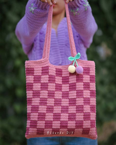 Checkered Tote Bag, Crochet Checkered, Ghost Tote Bag, Crochet Mini Bag, Tote Bag Pattern Free, Womens Crochet Patterns, Knitting Tote Bag, Bag Pattern Free, Crochet Simple