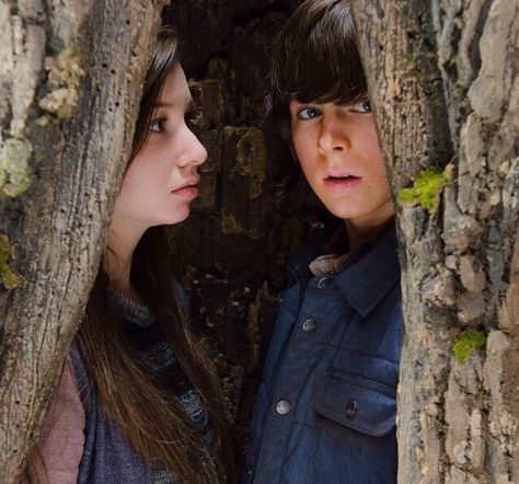 Zombies The Walking Dead, Carl E Enid, Carl And Enid, Glenn Y Maggie, Carl The Walking Dead, Katelyn Nacon, Walking Dead Tv Series, Walking Dead Zombies, The Walking Dead Tv