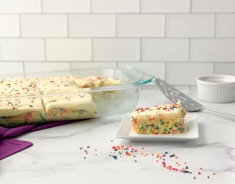 Funfetti Cake – Weight Watchers Weight Watchers Cake Recipes, Weight Watchers Cake, Sugar Free Yellow Cake, Raspberry Lemon Cakes, Keeping On Point, Strawberry Poke Cakes, Delicious Dips Recipes, Easy To Cook Meals, Sugar Free Pudding