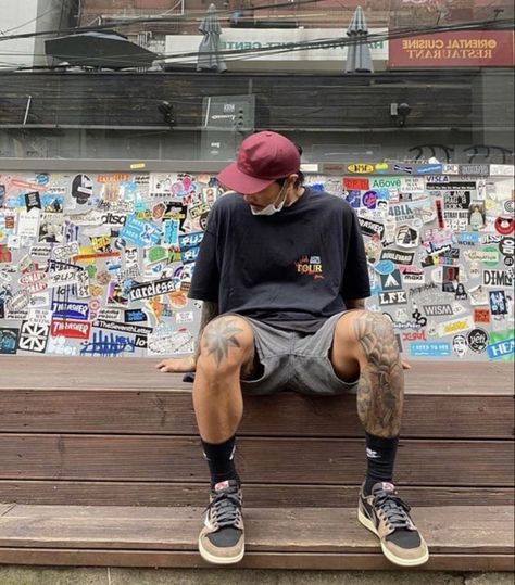 Travis Low Outfit, Jordan Low Outfits Men, Jordan 1 Travis Scott Outfit Men, Air Jordan 1 Low Outfit Man, Vans Sk8 Low Outfit Men, Skater Fits Men, Black Tee Outfit Men, Vans Outfit Men Street Styles, Skater Outfit Men