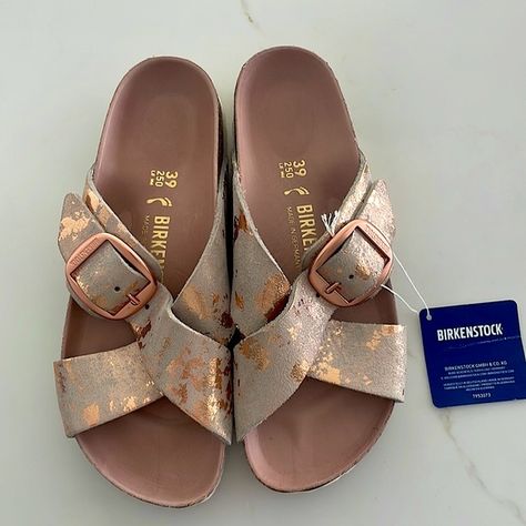 Birkenstock Siena Big Buckle Vintage Metallic Rose Gold Suede Sandals Rose Gold Birkenstocks, Birkenstock Siena, Metallic Rose Gold, Birkenstock Madrid, Birkenstock Shoes, Suede Sandals, Dress Ideas, Siena, Birkenstock