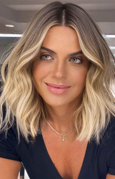 Blond Hair 2022 Trends Women, 2023 Women Hair Trends, Popular Fall Hair Styles 2023, 2023 Hair Trends For Women Summer, Fall Winter Hair Color 2022 Blonde, Creamy Blonde Balayage Short Hair, Blonde Hair 2023 Trends Women, New Hairstyles For 2022 Women, 2023 Hair Color Trends For Women Short