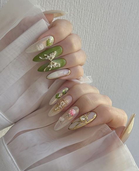 Fairy Inspo Nails, Fairy Spring Nails, Nails Inspired By Melanie Martinez, Tinkerbell Themed Nails, Green Floral Nail Designs, Tinker Bell Nails Acrylic, Mushroom Fairy Nails, Tinker Bell Inspired Nails, Fantasy Wedding Nails