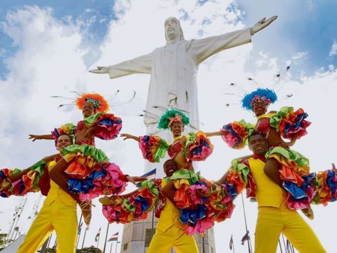 Costumbres colombianas: cultura, tradiciones, creencias, y mucho más Visit Colombia, Travel Architecture, Andes Mountains, Colombia Travel, Christ The King, Cali Colombia, Small Waterfall, Tourist Places, Famous Places