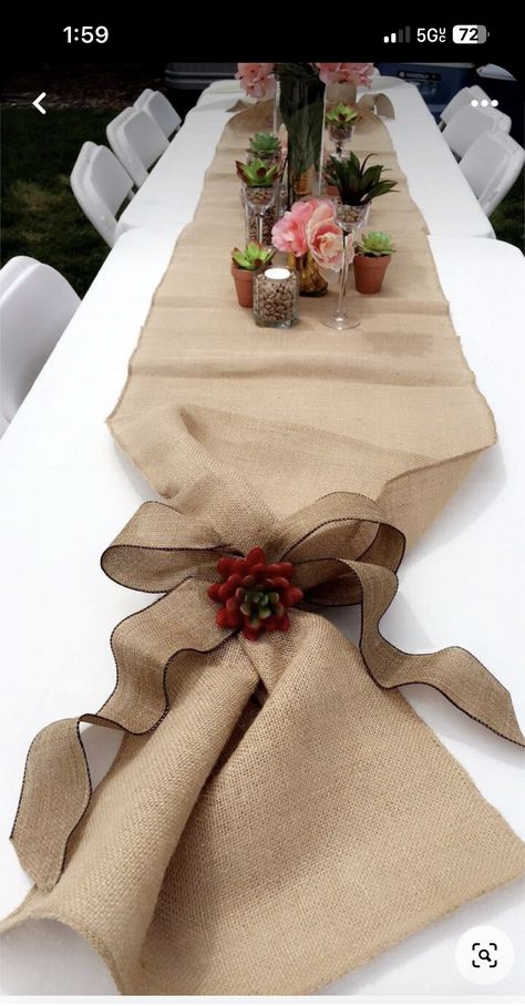 Deco Champetre, Tafel Decor, Summer Wedding Outdoor, Burlap Table Runners, Home Diy Decor, Diy Vase, Home Diy Projects, Diy Wedding Decorations, Decoration Table