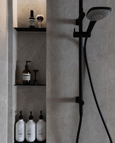 Bathroom Shower Niche Secrete Tips & Tricks Black Shower Niche Ideas, Vertical Shower Niche Ideas, Tall Shower Niche With Shelves, Floor To Ceiling Shower Niche, Vertical Niche Bathroom, Niche Bathroom Wall, Niche Shower Ideas, Niche Bathroom Ideas, Shelf In Shower Wall