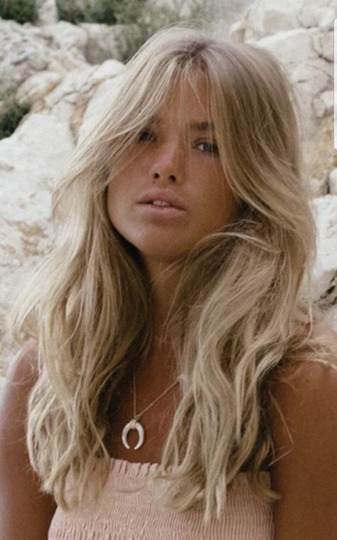 Chin Curtain Bangs Long Hair, Beachy Curtain Bangs, Hair 2023 Bangs, 90s Curtain Bangs Long Hair, Beachy Bangs, Curtain Bangs Long Hair Blonde, Hair Length Ideas, 90s Curtain Bangs, 2023 Bangs