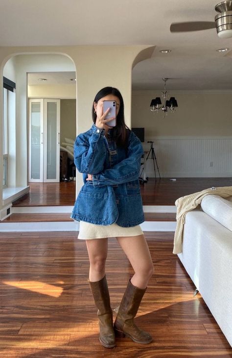 Blue Boots Outfit, Boots Casual Outfit, Frye Boots Outfit, Boots Mini Skirt, Fry Boots, Skirts And Boots, Everyday Style Casual, Frye Campus Boots, Navy Blue Boots