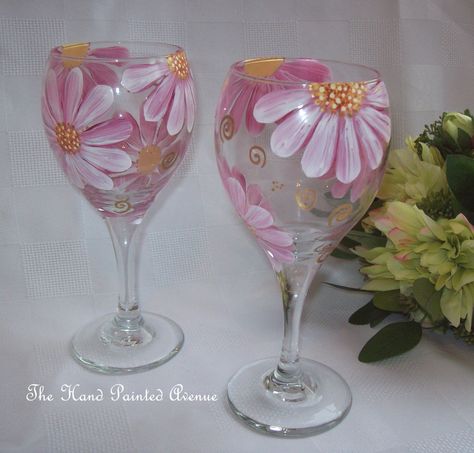 *******Hand Painted Pink Whimsical Daisy Wine Glass ************ This listing is for one hand painted pink whimsical daisy wine Daisy Glasses, Glasses Painting, Diy Wine Glasses Painted, Wine Glass Designs, Diy Wine Glasses, Hand Painted Glassware, Flower Bottle, Decorated Wine Glasses, Hand Painted Glasses