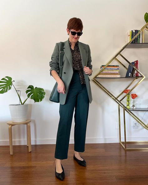 A month of reasonable professor work outfits: Week 1 – PhD in Clothes University Work Outfit, College Professor Outfits, College Professor Outfits Women, Professor Outfits Women, Professor Style, Female Professor, Fall Office Outfits, College Professor, Being A Woman