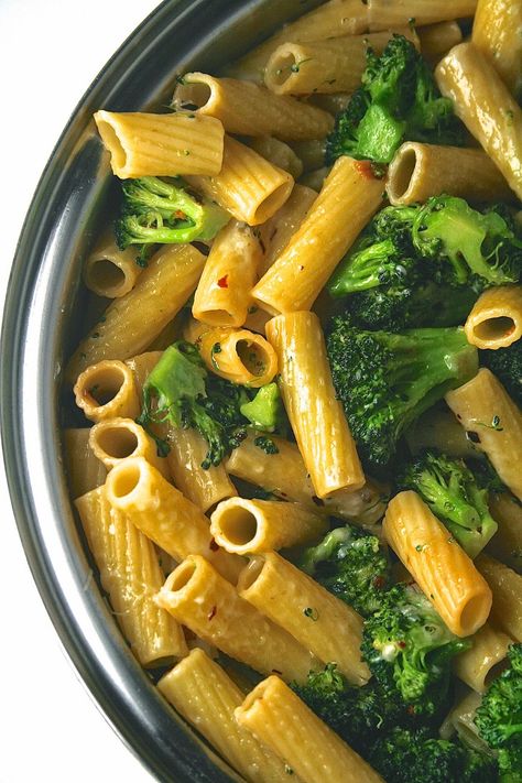 Garlic Broccoli Pasta, Broccoli Rigatoni, Brócoli Recipes, Rigatoni Pasta Recipes, Broccoli Recipes Side Dish, Broccoli Pasta Salads, Vegetarian Noodles Recipes, Vegetarian Healthy Recipes, Broccoli Pasta Recipe