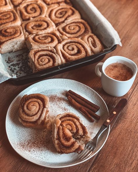 Cinnamonroll Aesthetic, Cinnamon Rolls Aesthetic, Seasons Aesthetic, Cinnamon Scrolls, Fall Mood, Branding Session, Cinnamon Rolls Homemade, Autumn Vibes, Cinnamon Roll