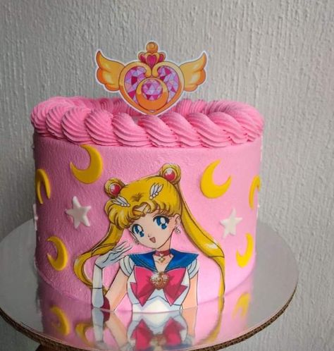 Sailor Moon Cake Ideas, Pastel Sailor Moon, Bolo Da Hello Kitty, Sailor Moon Cakes, Sailor Moon Party, Sailor Moon Birthday, Anime Cake, Tall Cakes, Simple Birthday Cake