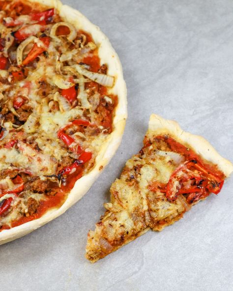 You won’t believe how easy it is to make this pizza with low sodium ingredients! It bakes up crispy and delicious with only 57 mg of sodium per slice. Low Sodium Chili, Low Sodium Pizza, Low Sodium Bread, Low Sodium Cheese, Italian Sausage Peppers, Low Sodium Recipes Heart, Sodium Foods, Homemade Italian Sausage, High Sodium Foods