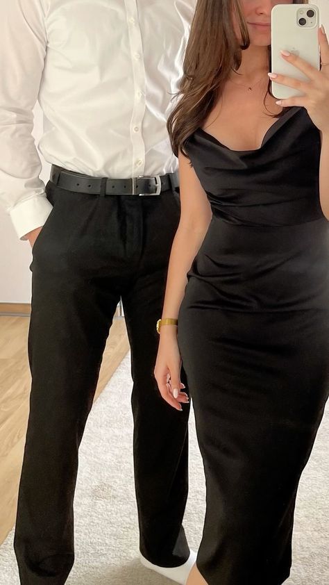 Duo Mirror Selfie, Black Silky Dress, Matching Prom, Black Couple Outfits, Dinner Fancy, Expensive Lifestyle, Couple Outfits Matching, Dress Couple, Couple Outfit Ideas