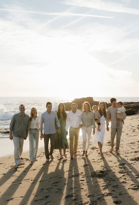 Family Beach Photos – Heather Fern Big Family Vacation Aesthetic, Older Family Beach Photos, Beach Big Family Photos, Family Of 5 Beach Photos, Family Beach Shoot, Extended Family Beach Photos, Large Family Beach Photos, Beach Group Photo Ideas, Family Holiday Aesthetic