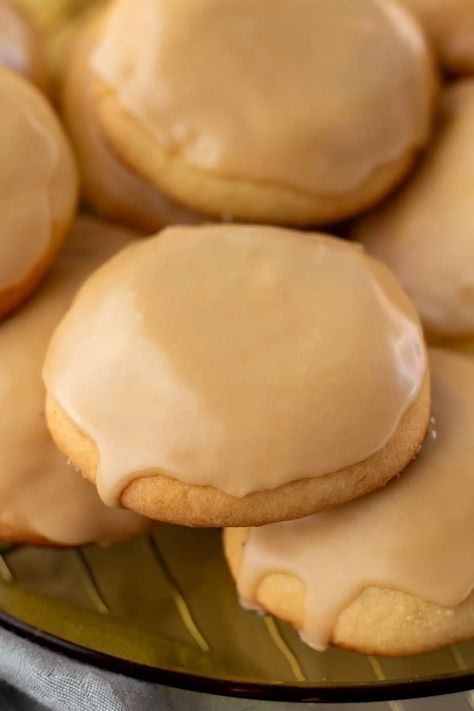 Soft Maple Cookies With Brown Butter Frosting, Taste Of Home Maple Cookies, Pumpkin Cookies With Maple Icing, Frosted Maple Cookies, Maple Cookie Bars, Maple Crinkle Cookies, Maple Glaze For Cookies, Maple Icing For Cookies, Maple Glazed Cookies