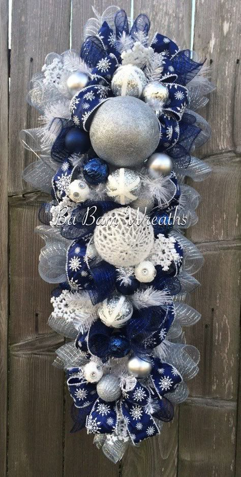 Blue White Christmas, Blue Christmas Tree Decorations, Blue And White Christmas, Christmas Door Hangings, Holiday Swag, Blue Christmas Decor, Silver Christmas Decorations, Christmas Mesh Wreaths, Blue Christmas Tree