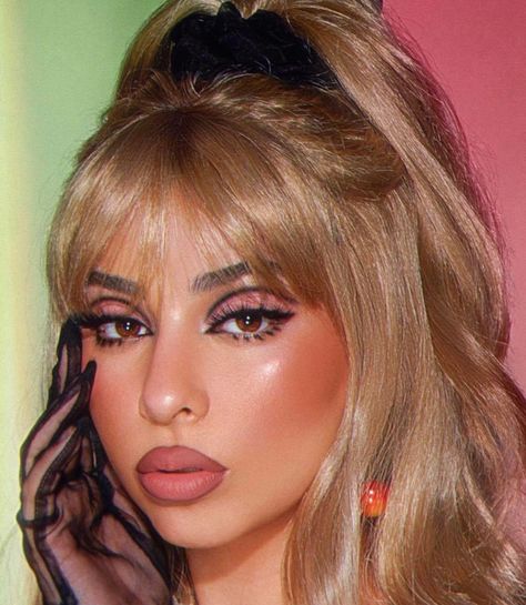 Statement 60s Eye Makeup Looks You Can Wear Now 70s Bombshell Hair, Retro Makeup Looks 90s, 70s Disco Hair And Makeup, Disco Eye Makeup, 70s Hair Disco, Disco Drag, Disco Makeup 1970s, 70’s Disco Makeup, Disco Hair And Makeup