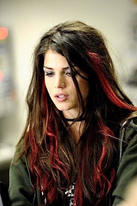 Red Hair Streaks, Red Streaks, Marie Avgeropoulos, Red Hair Inspo, Hair Color Streaks, Dark Red Hair, Red Brown Hair, Hair Streaks, Rebecca Ferguson