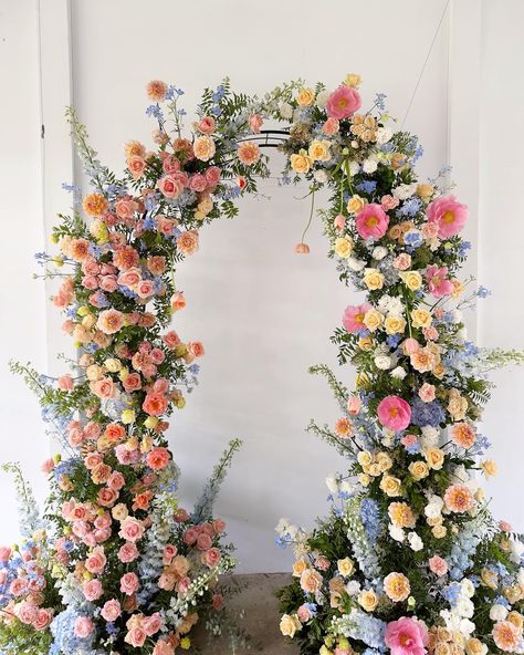 Floral Wedding Wall, Spring Garden Wedding Cake, Muted Summer Wedding, Flower Quinceanera Theme, Bridesmaids Spring Wedding, Impressionist Wedding, Vibrant Wedding Colors, Outdoor Spring Wedding, Bride Era