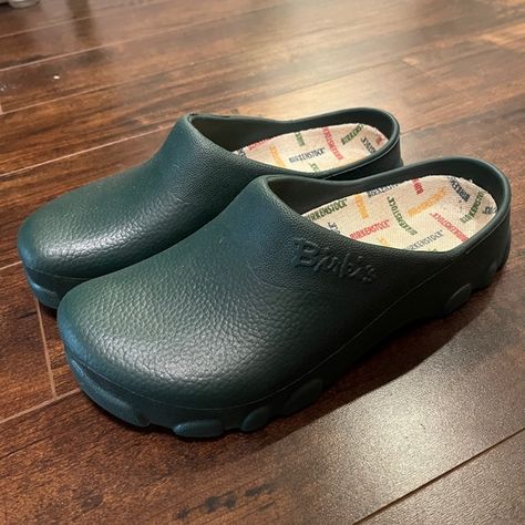 Birkenstock Super Birki Clogs Super Birki Outfit, Super Birki Clog Outfit, Hospital Shoes, Clog Outfit, Kitchen Shoes, Super Birki, Nurse Shoes, Clogs Outfit, Rubber Clogs