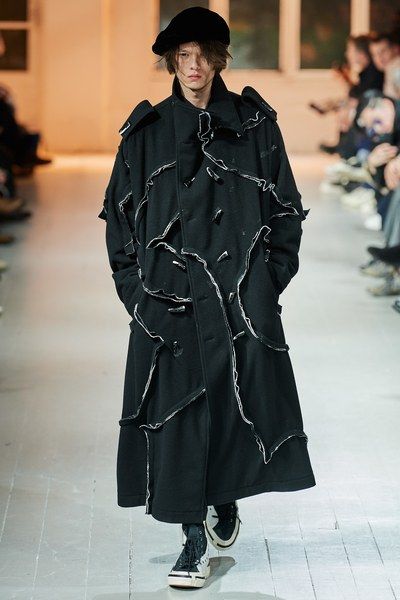 Yoshi Yamamoto, Yohji Yamamoto Menswear, Runway Fashion Couture, Menswear Runway, Live Fashion, Yohji Yamamoto, Japanese Fashion, Couture Fashion, Paris Fashion