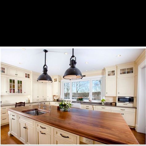 Perfect kitchen! Wooden Counter Tops, Wood Countertops Kitchen, House Minimalist, Kitchen And Bath Showroom, Island Countertops, Wooden Counter, Window Seal, Kitchen And Bath Design, Wood Countertops