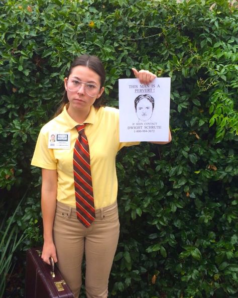 Diy Dwight Schrute Costume, Dwight Schrute Halloween Costume, Dwight Halloween Costume, Dwight Costume, Dwight Schrute Costume, Creative Diy Halloween Costumes, Office Halloween Costumes, Creative Halloween Costumes Diy, Meme Costume