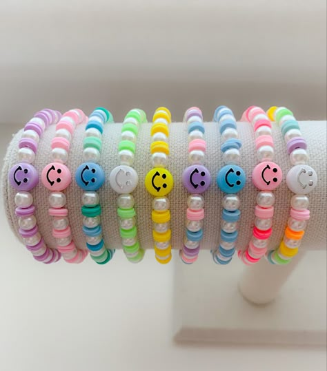 Bracelets Preppy, Bracelets Stacking, Bracelets Clay, Aesthetic Bracelets, Bracelets Aesthetic, Clay Bead Ideas, Make Clay Beads, Clay Bead Bracelet Ideas, Bracelets Trendy