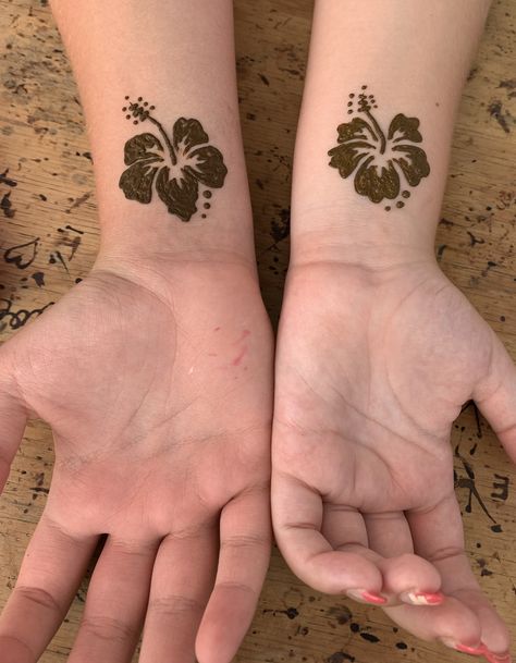 Beachy Henna Tattoos, Tattoo Arm Sleeve Women, Tattoos Henna Style, Ocean Henna, Summer Henna Designs, Tatoos Design, Hanna Tattoo, Mental Health Tatoos, Tattoo Half Sleeve