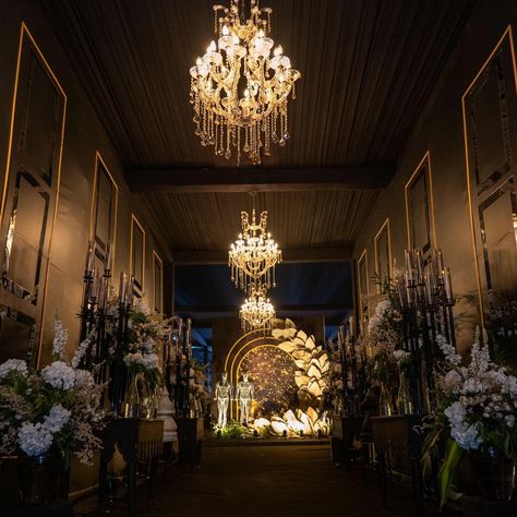 Sip, savor, and stargaze 💫 Our cocktail night unfolds beneath a starlit sky. Mansi Yashun ♥️ Bride- @vrinda.sinhal Groom- @dsolanki11 Couple- @dhruvrinsatlove Venue- @lemeridienjaipur Dj- @djnikhilmehra Design,concept- @decorbykomal Video credit- @kittakomal Wedding planning- @one_point_weddings one_point_weddings Hospitality- @quetzalbyhashtag Bar- @cocktailsdzire Dj- @djlemon Photographer- @pksuriworldwidestudios Mua- @blushforeverbymuskan #alsisarmahal #alsisarnahargarh #n... Cocktail Entrance Decor, Cocktail Night Theme, Sangeet Entrance, Walkway Decor, Black And Gold Theme, Cocktail Theme, Starlit Sky, Football Shirt Designs, Cocktail Night