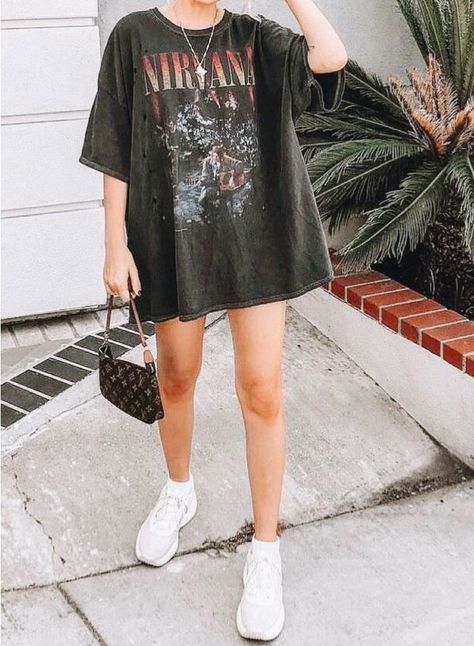 Grunge Summer Outfits, Outfits Aesthetic Grunge, Oversized Shirt Outfit, Print Shirts Women, Fashion 90s, Grunge Dress, Chique Outfits, Brunch Outfit, Indie Outfits