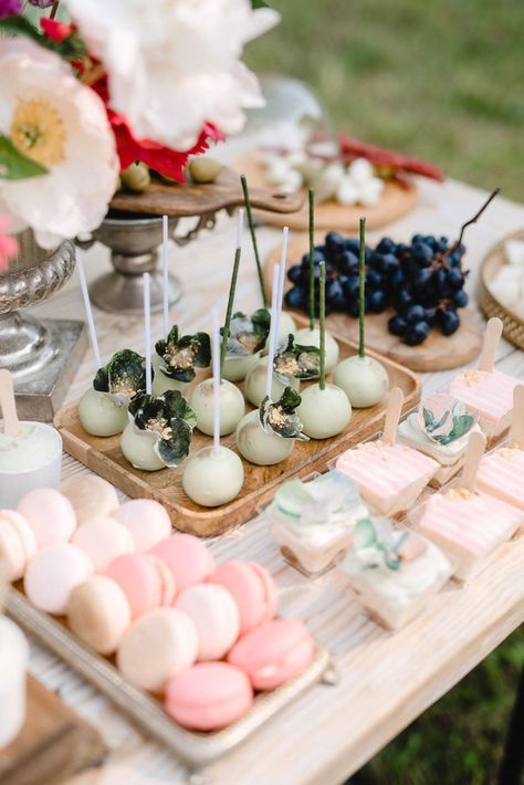 Candy bar, macarons, wedding Candy Bar Macarons, Macarons Wedding, Jas Wedding, Food Style, Wedding Candy, Wedding Receptions, Wedding Food, Wedding Welcome, Small Wedding