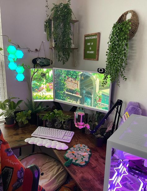 Cozy Nature inspired Gaming Setup by @likahlee💚 Love the cute plants! Comfy Gaming Setup, Nature Themed Gaming Setup, Forest Gaming Setup, Fairy Gaming Setup, Nature Gaming Setup, Earthy Gaming Setup, Cozy Gaming Setup Green, Fairy Gamer Setup, Plant Gaming Setup Aesthetic