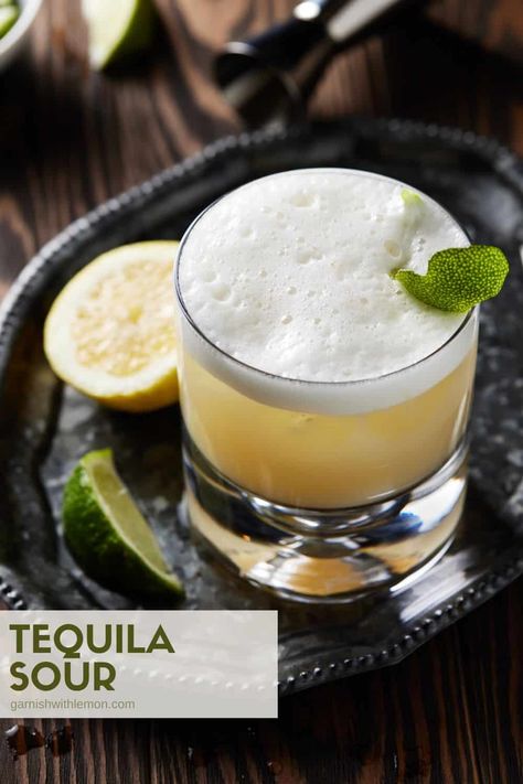 Tequila Sour, Tequila Drinks Recipes, Cocktail Recipes Tequila, Batch Cocktail Recipe, Sour Drink, Cocktail Drinks Alcoholic, Sour Foods, Tequila Drinks, Seasonal Drinks