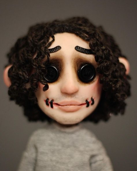 «Mini me» doll for a cute guy 🗝️🖤 #minimedoll #customdoll #coralinedoll #coraline #dollmaker #dollart #ooakdoll #dollgram Coraline Mini Me Doll, Coraline Sculpture, Coraline Dolls Diy, Ceramics Pumpkin, Coraline Clay, Coraline Diy, Coraline Birthday, Coraline Dolls, Clay Pumpkin