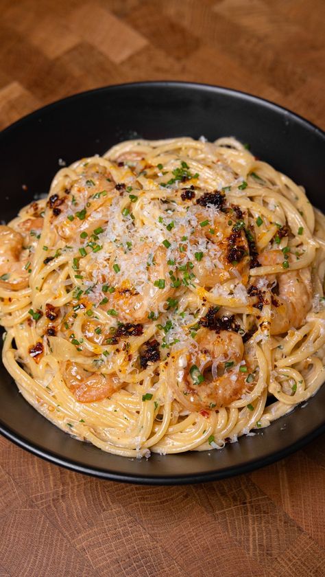 Genio Ng | Chili Oil Caramelised Onion Pasta if you guys LOVE my VIRAL Chili Oil Garlic Butter Pasta , you guys DEFINITELY should give this a try… | Instagram Crunchy Garlic Chili Oil Uses, Recipes Using Chili Oil, Chili Oil Pasta, Garlic Noodles Recipe, Oil Pasta, Garlic Butter Pasta, Onion Pasta, Caramelised Onion, Cajun Pasta